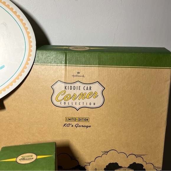 NEW Hallmark Kiddie Car Classics Collectible Garage + billboard Signs Gas pumps - Picture 5 of 16